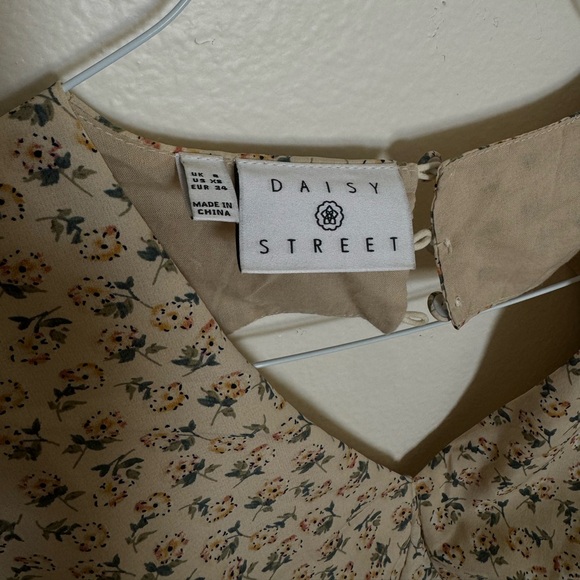 Daisy Street V-neck Midi Tea Dress - Picture 4 of 5